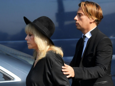 Финансовый кризис звезд: Пугачева осталась без пенсии, Галкин колесит по деревням, а Пресняков потерял дом в пожаре