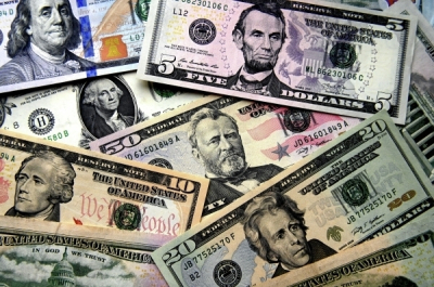 Эксперты объяснили, почему резко упал курс доллара в России